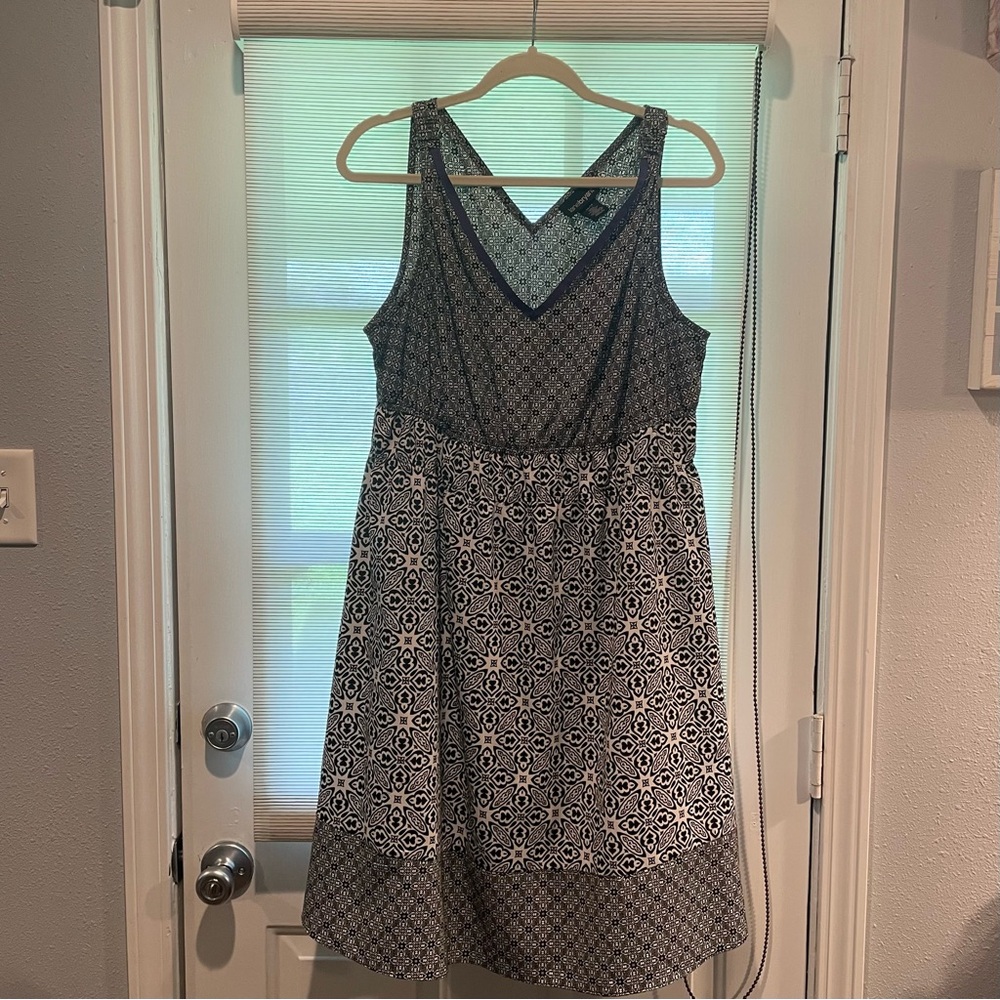 Lane Bryant Size 14/16 sleeveless Fit & Flare midi dress. Black and white